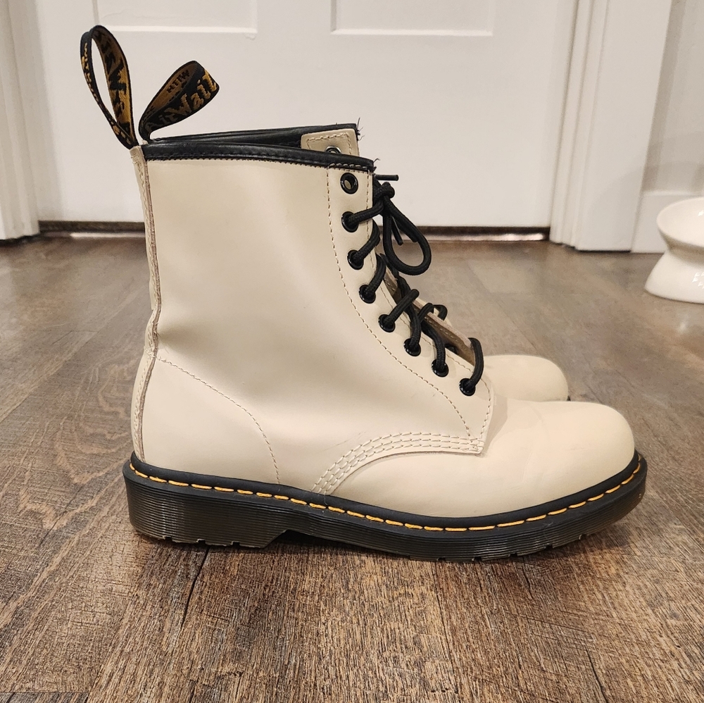 Like New Doc Martens 1460 Smooth Lace Up Boot Size 10 W/9 M